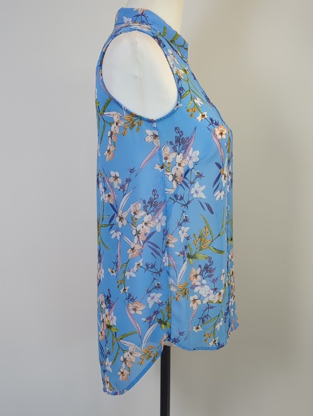 H&M Blue Floral Sleeveless Collared Button Up Blouse Tank Top Shirt SIZE 2 - Picture 7 of 13